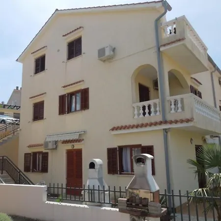 Apartment Apartments Njivice *
